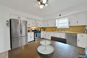 8 Cumbermeade Rd, Fort Lee, NJ 07024 - Photo 6