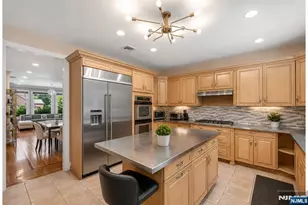 1152 Cumbermeade Rd, Fort Lee, NJ 07024 - Photo 18
