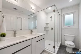 1152 Cumbermeade Rd, Fort Lee, NJ 07024 - Photo 32