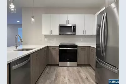 205-211 Stuyvesant Avenue 302 #302, Lyndhurst Township, NJ 07071 - Photo 4