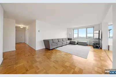 2100 Linwood Avenue 19V #19V, Fort Lee, NJ 07024 - Photo 2