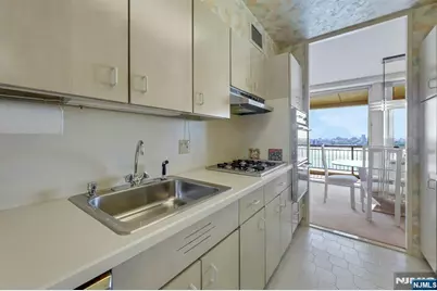 1 Horizon Road 632 #632, Fort Lee, NJ 07024 - Photo 14