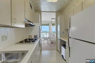 1 Horizon Road 632, Fort Lee, NJ 07024 - Photo 16