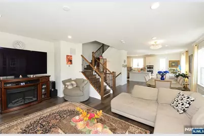 104 W Ramsey Terrace 607 #607, Fair Lawn, NJ 07410 - Photo 6