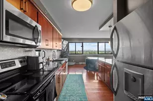 60 Parkway Dr 12A, East Orange, NJ 07017 - Photo 10