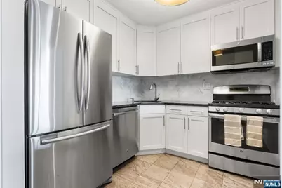 2000 Linwood Avenue 15P #15P, Fort Lee, NJ 07024 - Photo 6