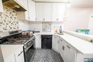 136 North St, Jersey City, NJ 07307 - Photo 10