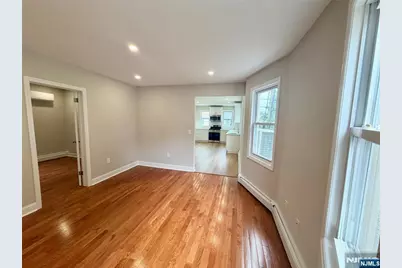 35 Claremont Avenue 2 #2, Montclair, NJ 07042 - Photo 6