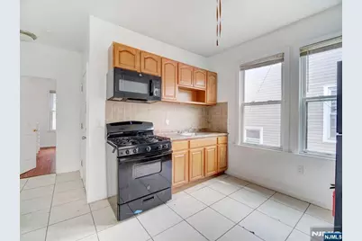 147 Huntington Terrace 143 #143, Newark, NJ 07112 - Photo 8