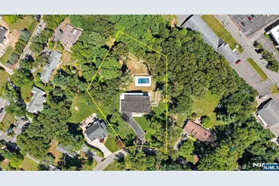 911 Hilltop Terrace, Franklin Lakes, NJ 07417 - Photo 32