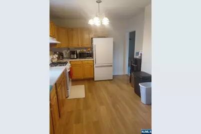 701 Grove Avenue, Cliffside Park, NJ 07010 - Photo 8