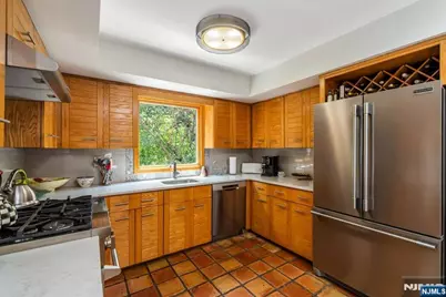 329 Glenwood Avenue, Leonia, NJ 07605 - Photo 10