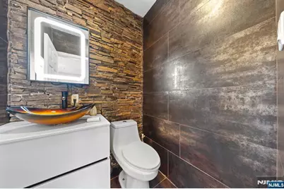 252 Passaic Avenue, Hasbrouck Heights, NJ 07604 - Photo 10