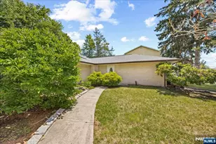1 Ranch Ct, Saddle Brook Township, NJ 07663 - Photo 16
