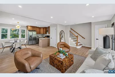 340 Northwood Way, Palisades Park, NJ 07650 - Photo 2