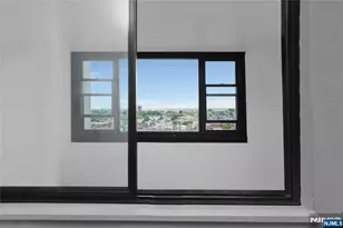 250 Gorge 21E, Cliffside Park, NJ 07010 - Photo 18