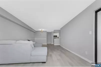 250 Gorge 21E #21E, Cliffside Park, NJ 07010 - Photo 2