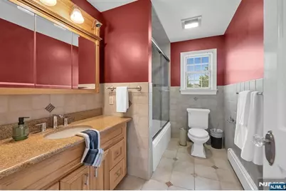 1025 Maple Drive, New Milford, NJ 07646 - Photo 36
