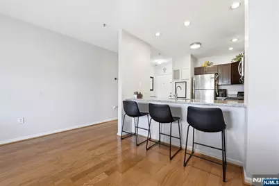 242 The Promenade 242 #242, Edgewater, NJ 07020 - Photo 8
