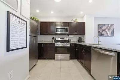 242 The Promenade 242 #242, Edgewater, NJ 07020 - Photo 10