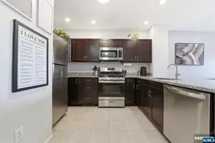 242 The Promenade 242, Edgewater, NJ 07020 - Photo 10