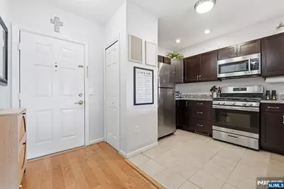 242 The Promenade 242 #242, Edgewater, NJ 07020 - Photo 12