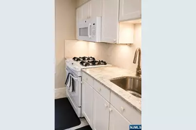 2215 N Central Road 2E #2E, Fort Lee, NJ 07024 - Photo 10
