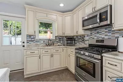 409 Farnham Avenue, Lodi, NJ 07644 - Photo 8