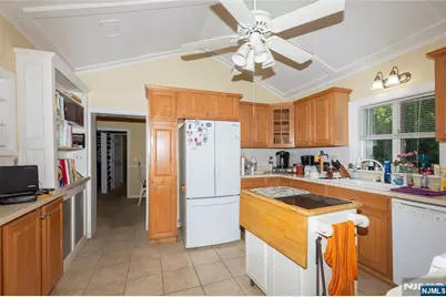 139 Mohawk Trail, Wayne, NJ 07470 - Photo 4