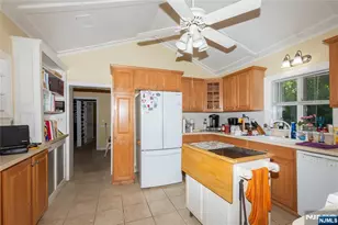 139 Mohawk Trail, Wayne, NJ 07470 - Photo 4