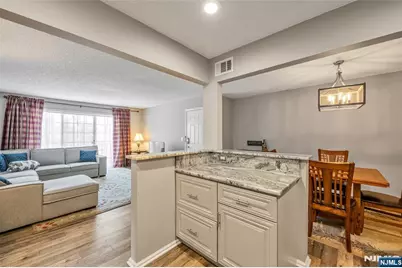430 Poets Way 430 #430, Mahwah, NJ 07430 - Photo 14