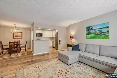 430 Poets Way 430 #430, Mahwah, NJ 07430 - Photo 6