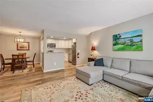 430 Poets Way 430, Mahwah, NJ 07430 - Photo 6