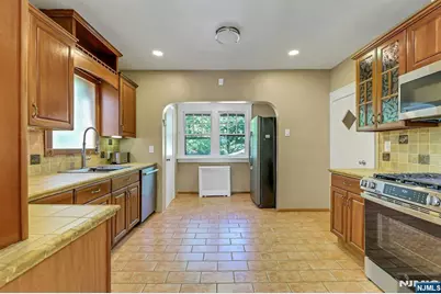 6 Colonial Court, Dumont, NJ 07628 - Photo 8