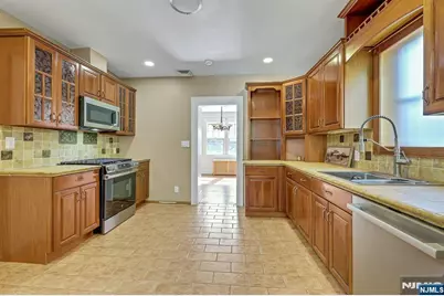 6 Colonial Court, Dumont, NJ 07628 - Photo 10