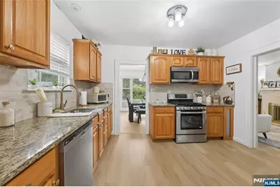 306 Passaic Avenue, Hasbrouck Heights, NJ 07604 - Photo 12