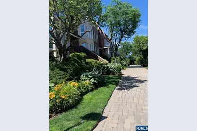 50 Kings Court, Fort Lee, NJ 07024 - Photo 12