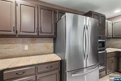 300 Gorge Road 2 #2, Cliffside Park, NJ 07010 - Photo 6