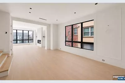392 Undercliff Avenue 1 #1, Edgewater, NJ 07020 - Photo 4