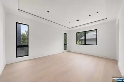 392 Undercliff Avenue 1 #1, Edgewater, NJ 07020 - Photo 6
