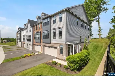 43 Hearthstone Court 48 #48, Upper Saddle River, NJ 07458 - Photo 2