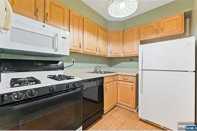 25 River Road 27 #27, Nutley, NJ 07110 - Photo 8