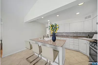 86 Hazelton Terrace, Tenafly, NJ 07670 - Photo 18