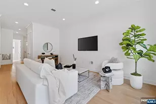 10 Gabriel Ct, Paramus, NJ 07652 - Photo 10