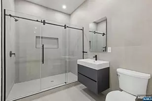 210 Hillcrest Dr, Paramus, NJ 07652 - Photo 28