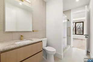210 Hillcrest Dr, Paramus, NJ 07652 - Photo 16