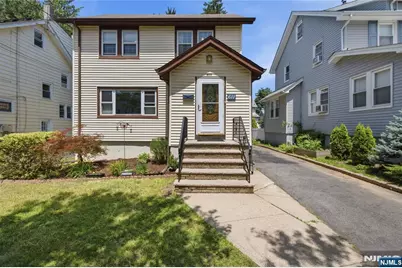 611 Maple Avenue, Teaneck Township, NJ 07666 - Photo 2
