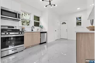 240 End Avenue, Newark, NJ 07106 - Photo 18