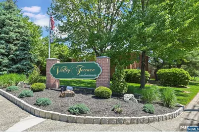 46 Knox Terrace 2A #2A, Wayne, NJ 07470 - Photo 2