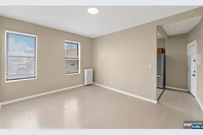 9017 Bergenwood Avenue 2 #2, North Bergen, NJ 07047 - Photo 4